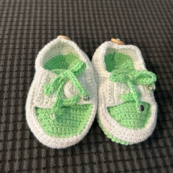 Baby boy loafer’s hand knitted - Picture 3 of 3
